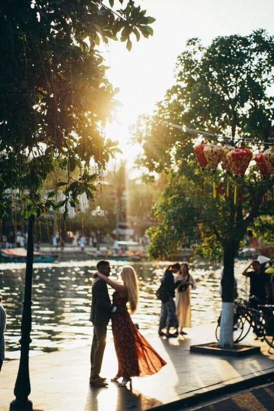hoi-an-sunset-boat-proposal-couple-photoshoot-tour