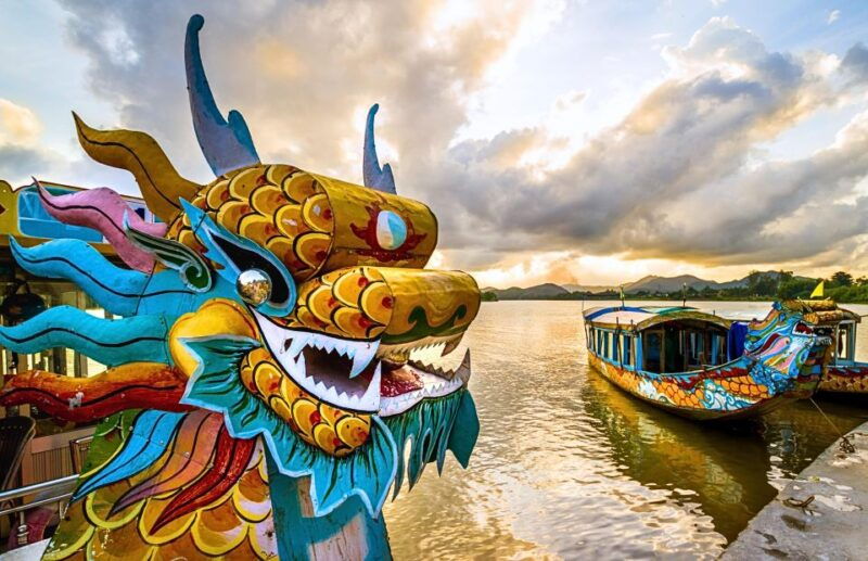 hue-dragon-boat-tour-royal-tombs-thien-mu-pagoda-market