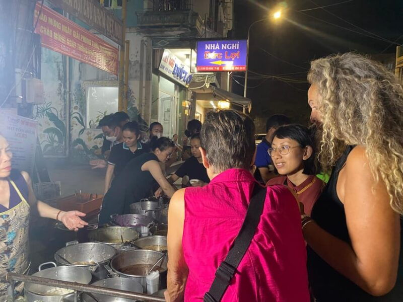 hue-night-street-food-tour-by-e-bike-with-a-lady-rider