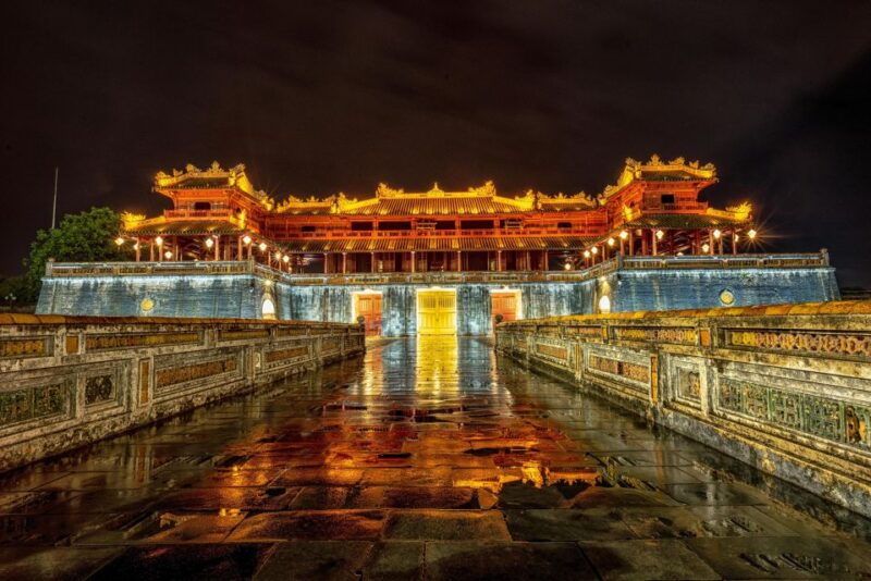 hue-night-walking-and-street-food-tour