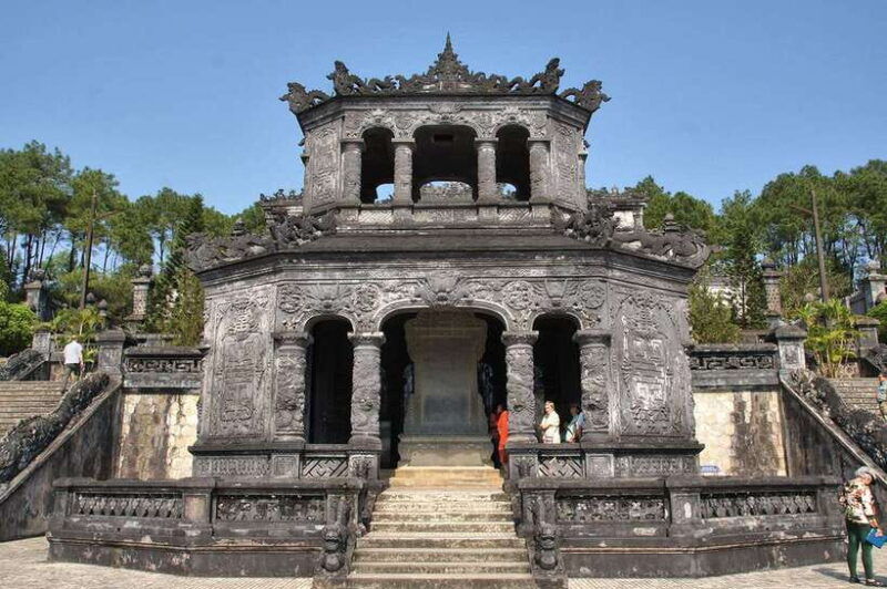hue-royal-tombs-pagoda-perfume-river-by-dragon-boat-car