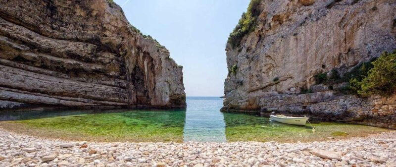 hvarblue-grenn-cave-and-vis-island-private-speedboat-tour