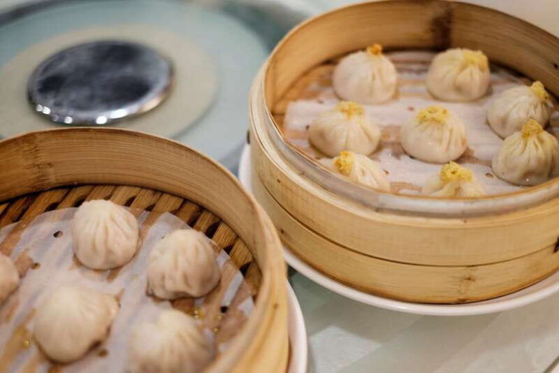 iconic-food-tour-local-street-food-drinks-sites