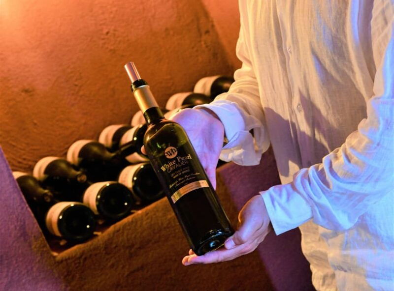 imerovigli-premium-wine-tasting-with-caldera-and-sea-views