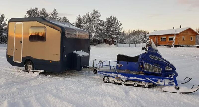 inari-overnight-aurora-hunt-in-mobile-cabin-on-lake-inari