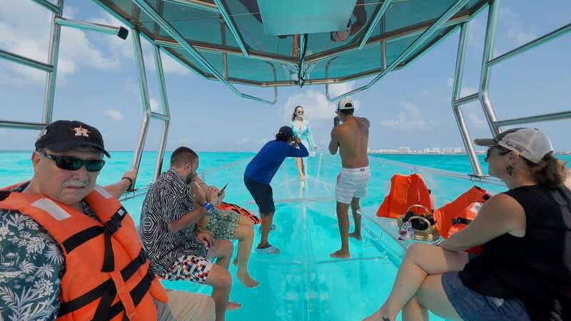 isla-mujeres-100-transparent-boat-ride
