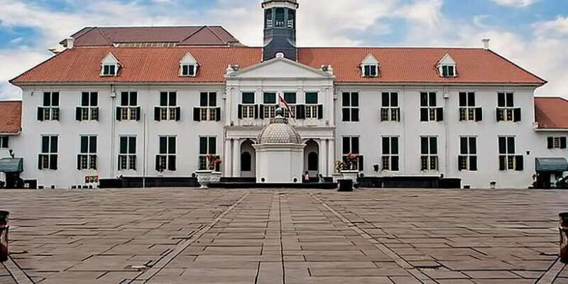 jakarta-private-city-tour-with-tour-guide-speaking-italy