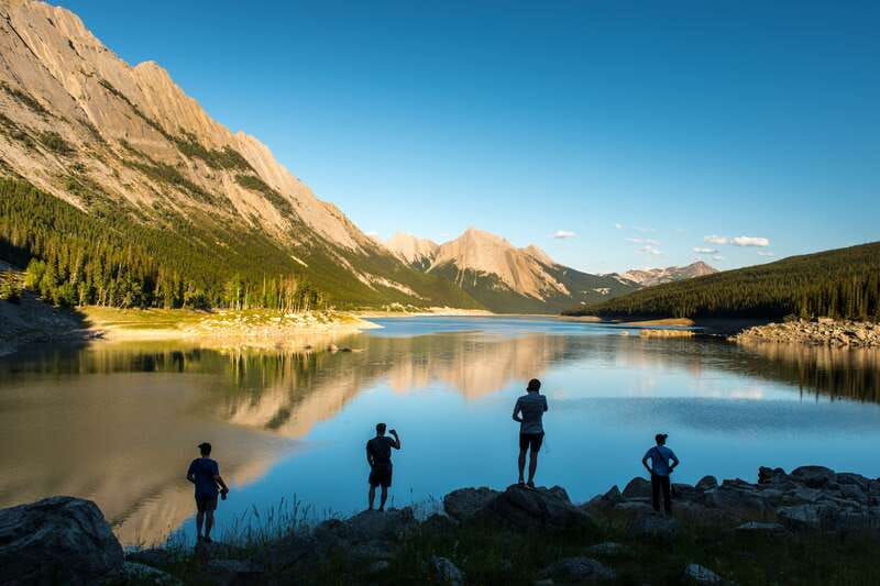 jasper-maligne-valley-wildlife-watching-boat-tour