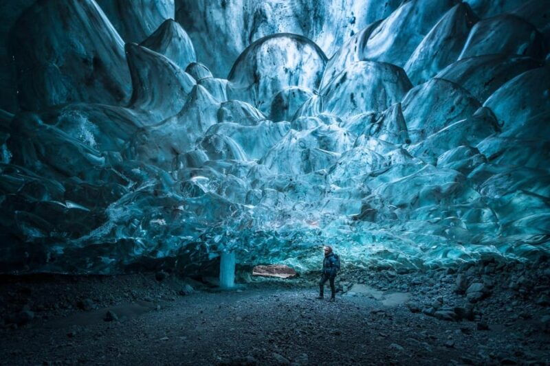 jokulsarlon-the-original-ice-cave-tour-on-vatnajokull
