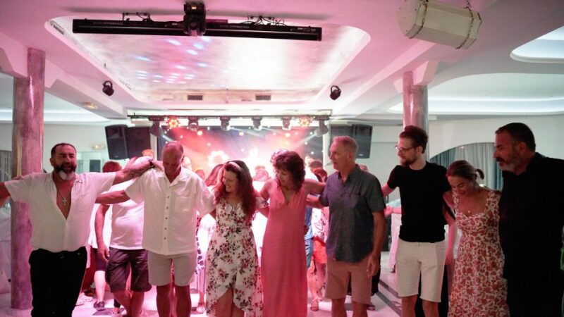 kamari-greek-show-buffet-dinner-and-drinks-at-dimitris