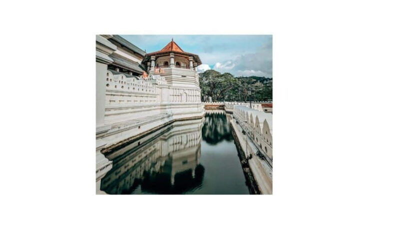 kandy-tour-by-tuk-tuk-local-guide
