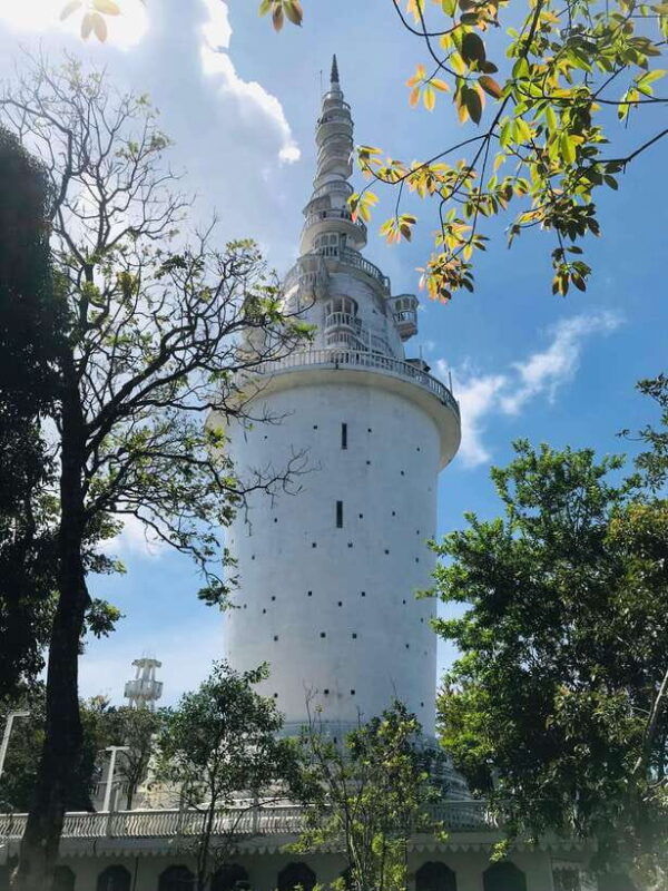 kandy-tuk-tuk-tour-with-ambuluwawa-tower-pinnawala