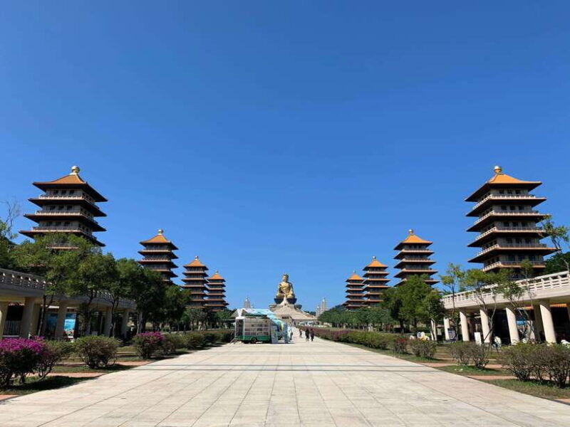 kaohsiung-private-city-tour-with-fo-guang-shan-museum