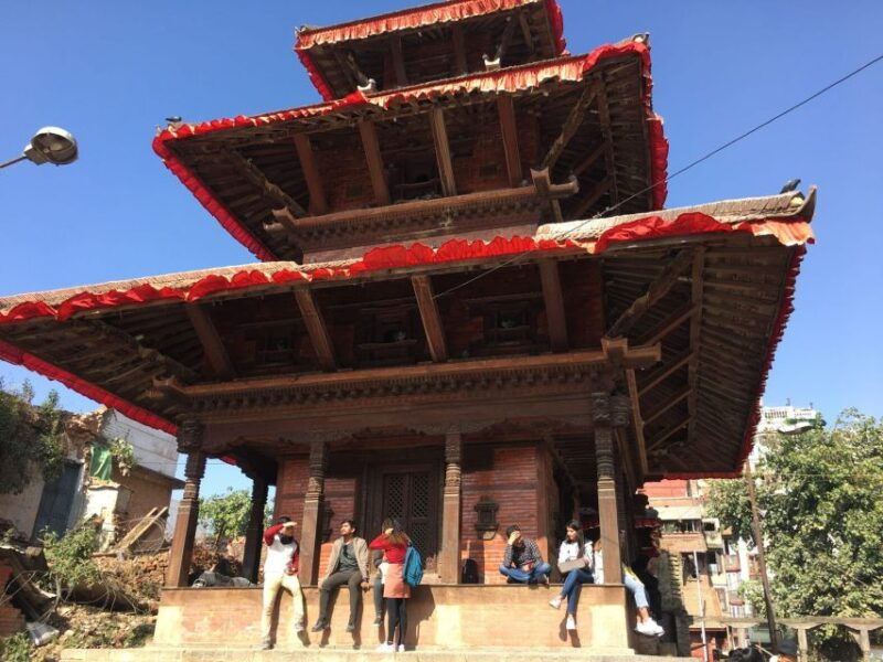 kathmandu-guided-walking-tour-of-thamel-neighborhood