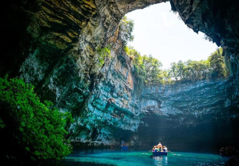 kefalonia-island-sightseeing-bus-tour-with-hotel-transfer