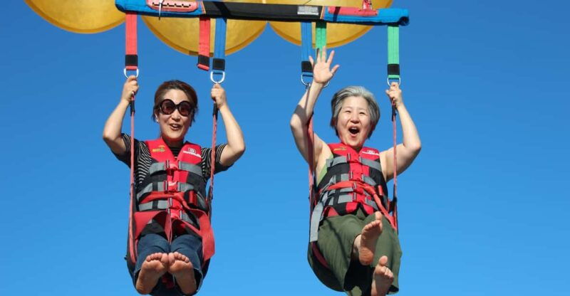 kelowna-okanagan-lake-parasailing