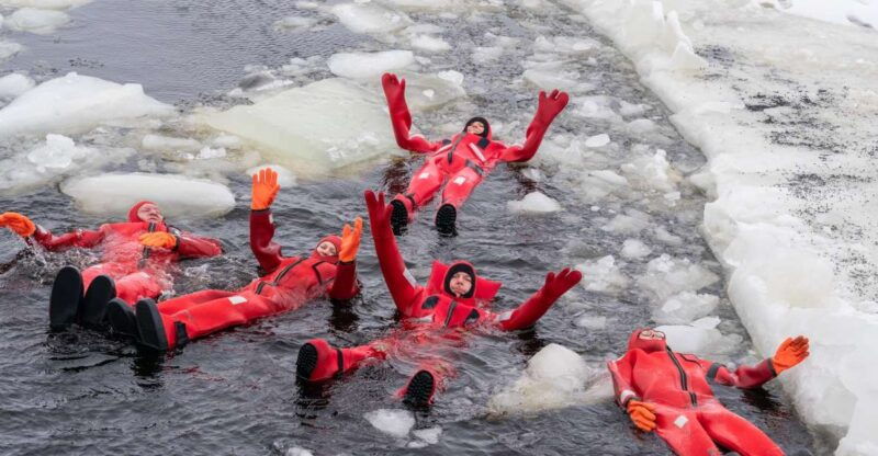 kemi-icebreaker-sampo-cruise-with-buffet-and-ice-floating