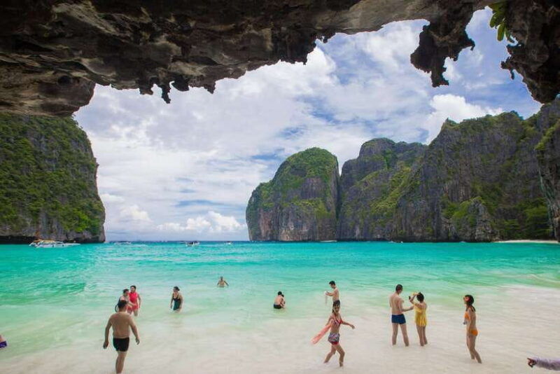 khaolak-early-bird-to-phi-phi-island-maya-bay-with-lunch