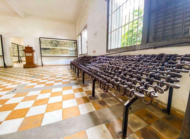 killing-fields-and-toul-sleng-s21-museum-half-day-tours