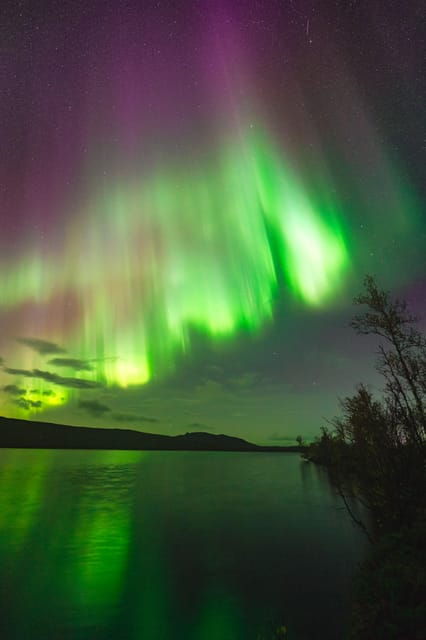 kiruna-northern-lights-chase-with-car