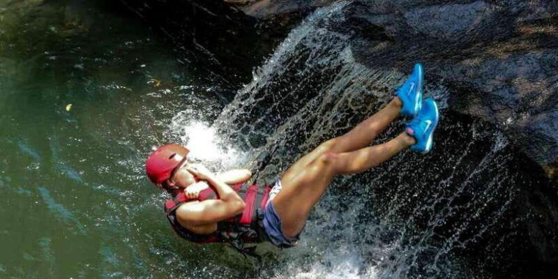 kitulgala-white-water-rafting-waterfall-rappel-with-lunch