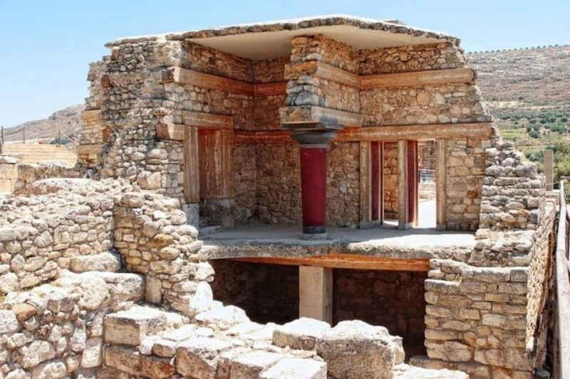 knossos-palace-guided-tour-heraklion-city-tour-market-2