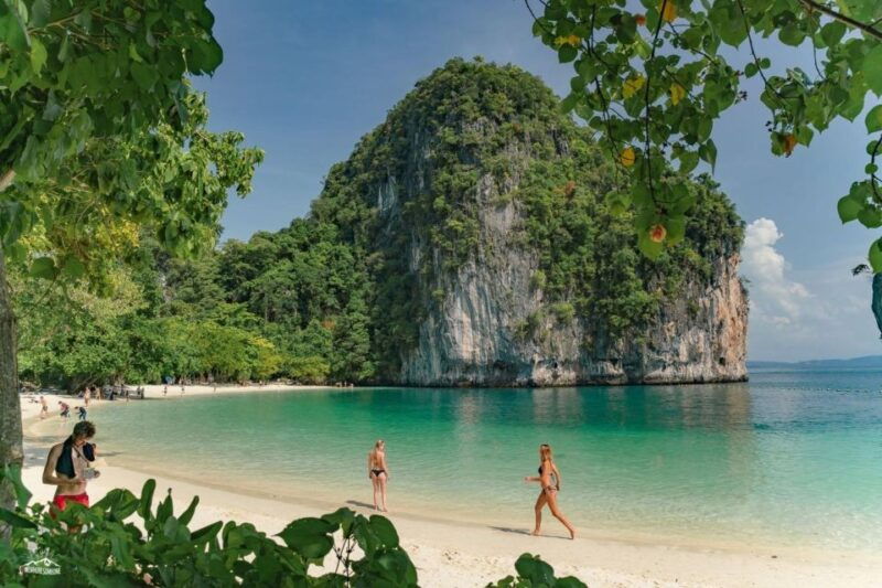 krabi-hong-island-by-luxury-vintage-boat