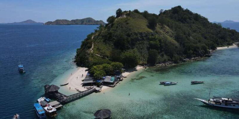 labuan-bajo-3-day-2-night-tour-with-komodo-and-pink-beach