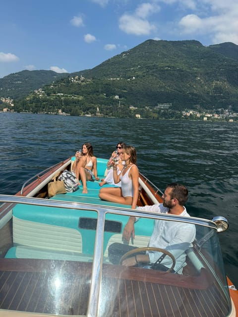 lake-como-private-tour-on-a-vintage-boat