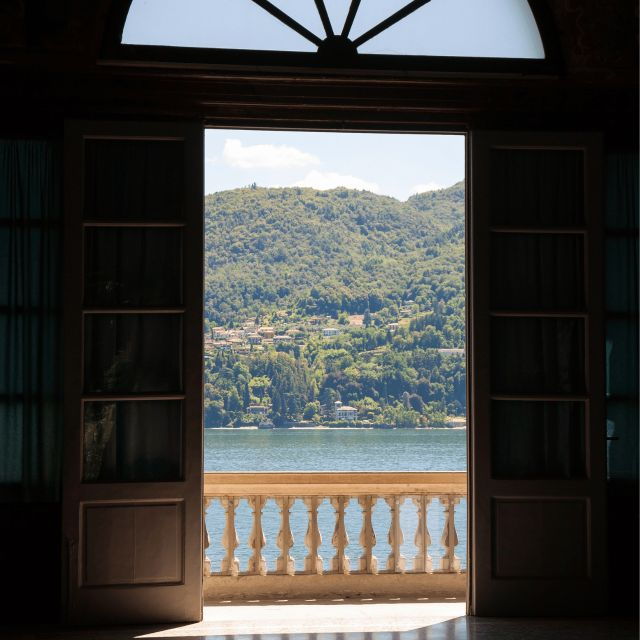 lake-como-villa-carlotta-and-villa-melzi-with-ferries