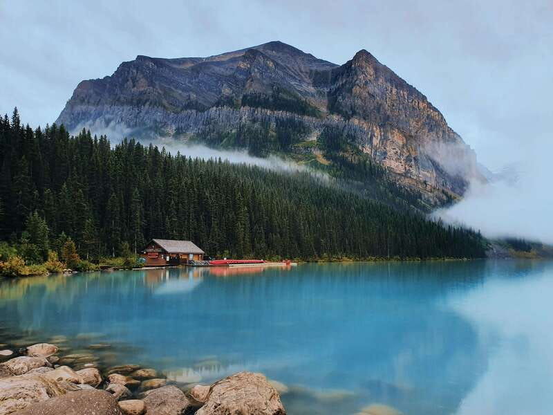lake-louise-moraine-louise-lake-half-day-highlights-tour