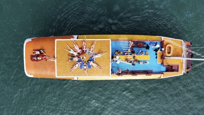 lan-ha-bay-kayaking-1-day-on-cruise