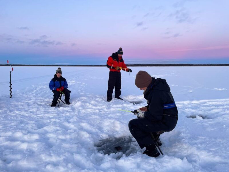 levi-ice-fishing-trip-in-a-small-group