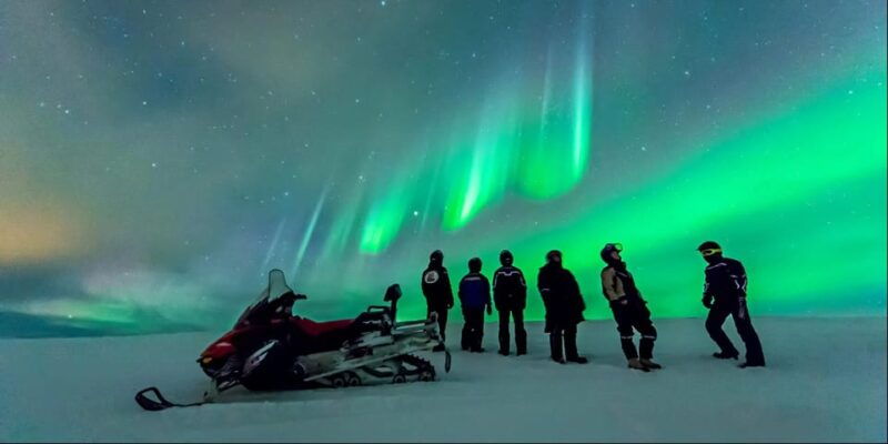 levi-northern-lights-snowmobile-safari-and-campfire-picnic