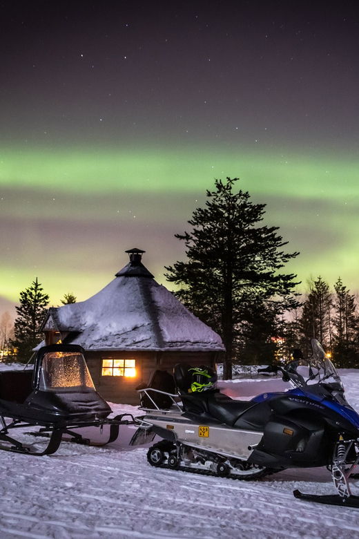 levi-snowmobile-northern-lights-hunting-trip