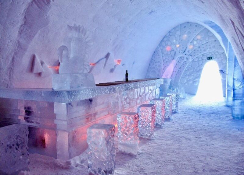 levi-snowmobile-tour-to-snow-village