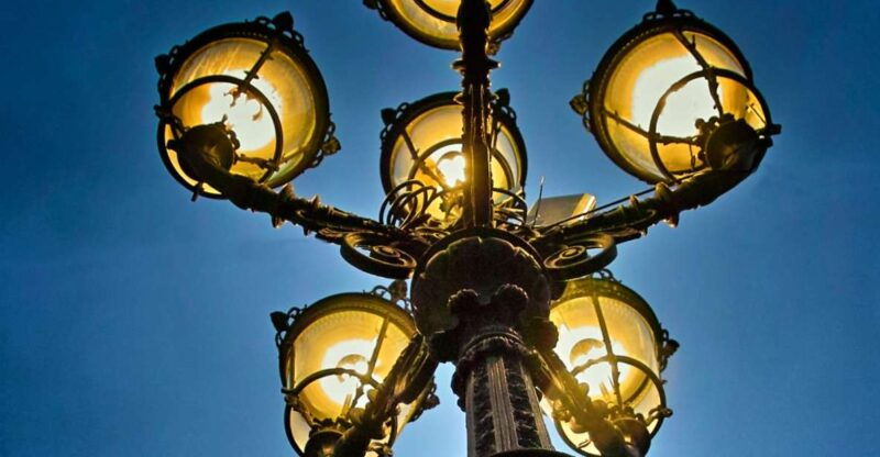 lights-on-the-dance-begins-themed-city-tour