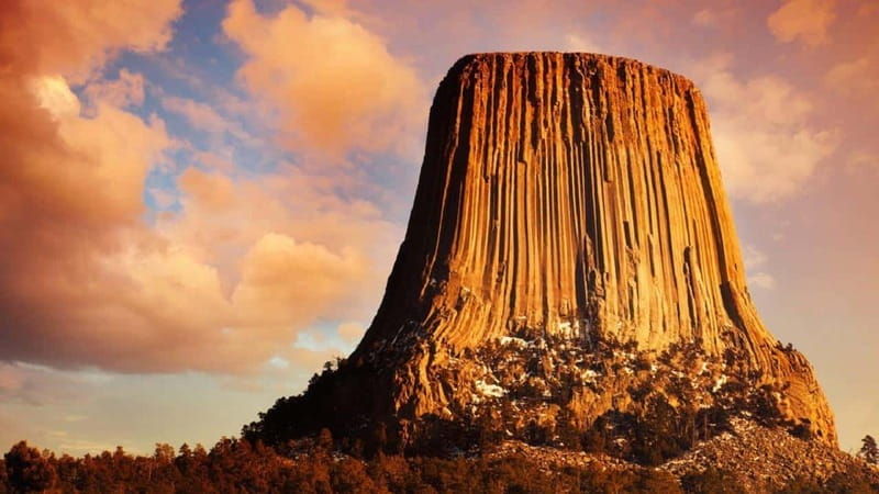 lodging-at-old-faithful-yellowstone-grand-teton-4-day-tour