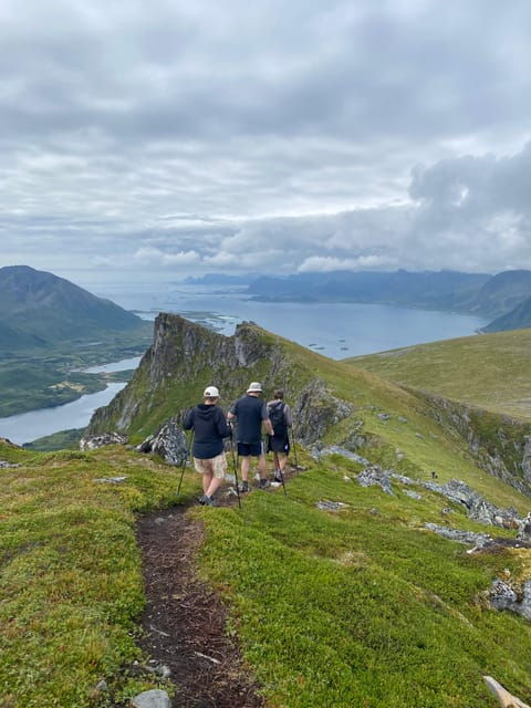 lofoten-islands-guided-hiking-into-the-wilderness-uphill