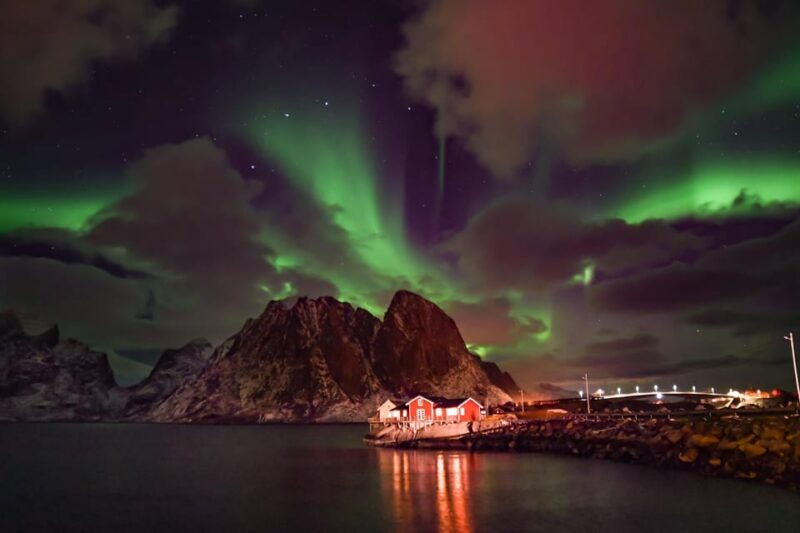 lofoten-snowshoeing-northern-lights-tour