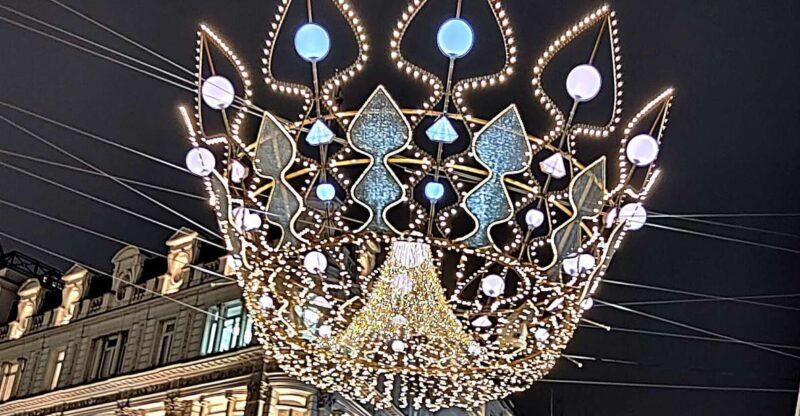 london-christmas-sparkle-walking-tour-small-group