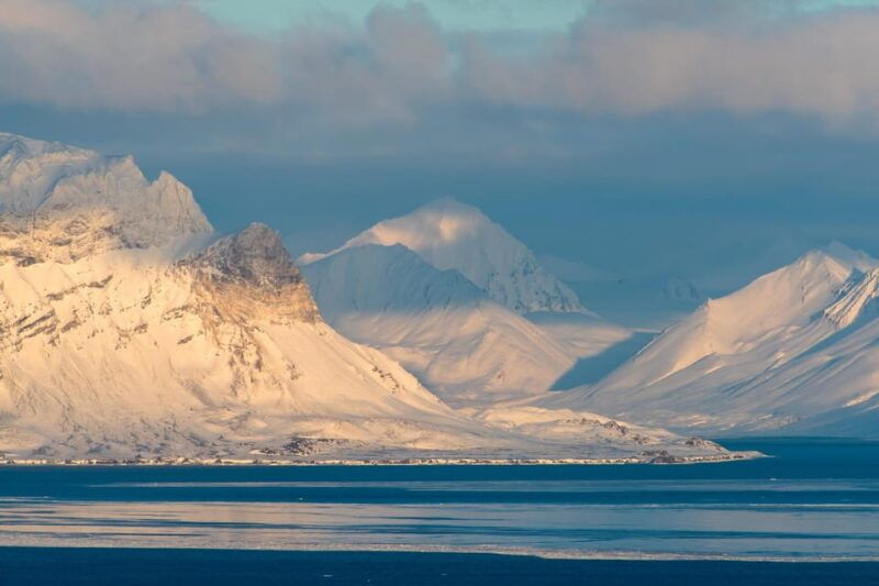 longyearbyen-snowmobile-tour-to-barentsburg-with-lunch