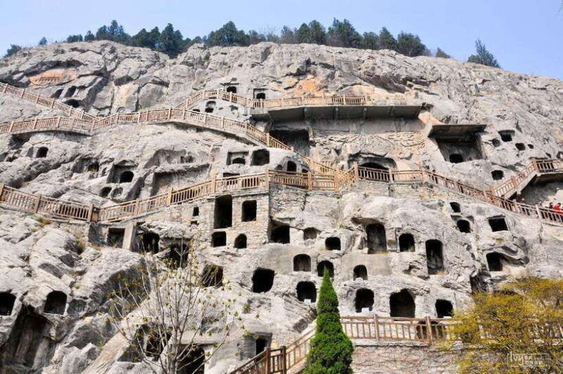 louyang-day-tour-from-xian-longmen-grottoes-shaolin-temple