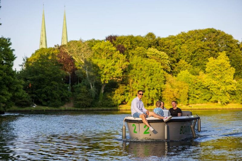 lubeck-electric-boat-rental-no-driving-license-required