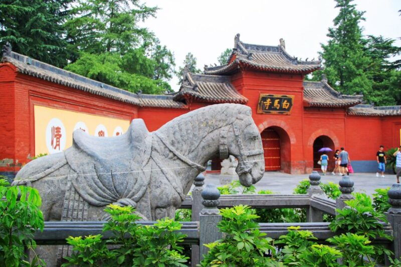 luoyang-classic-day-tour-longmen-grottoes-old-twon-explore