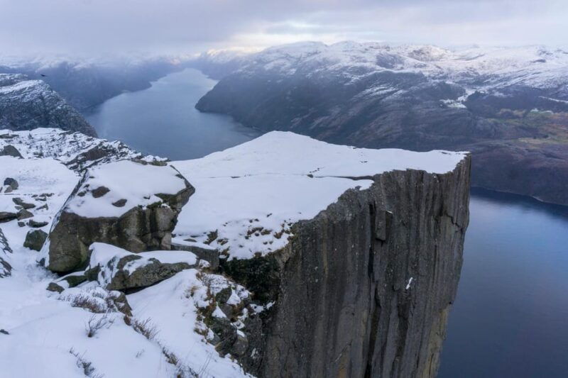 lysefjorden-cruise-preikestolen-guided-hike-winter