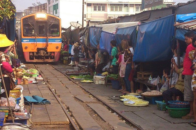 Maeklong & Damnoen Saduak Markets: Railway & Floating Market Tour - Authentic Insights from Travelers