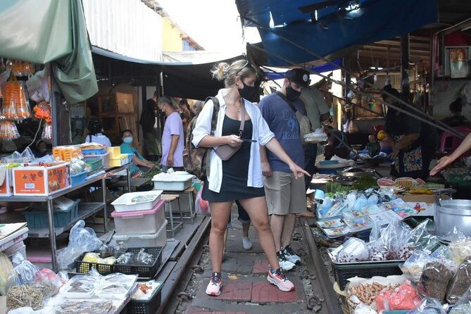 Maeklong Railway and Floating Markets with Great Pagoda Temple - Damnoen Saduak Floating Market: A Canal-side Carnival