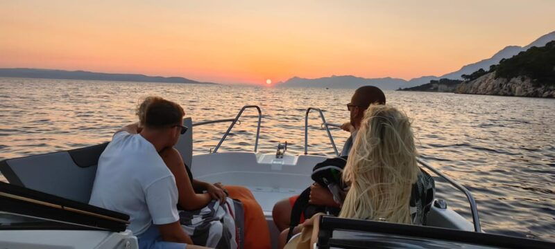 makarska-speedboat-sunset-tour-to-hidden-bay-on-island-brac