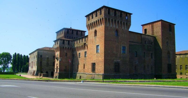 mantua-town-highlights-and-monuments-walking-tour